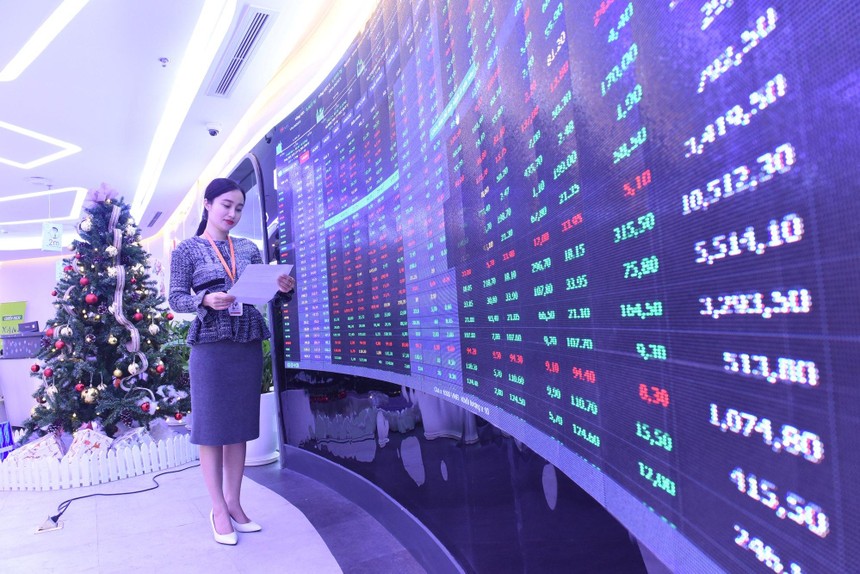 Giao dịch chứng khoán sáng 12/2: Thanh khoản ảm đạm, cổ phiếu Vingroup giúp VN-Index khởi sắc