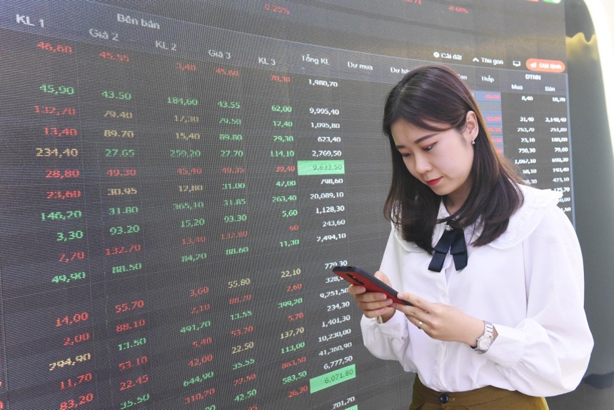 Nhiều cổ phiếu dầu khí lập đỉnh, VN-Index vẫn không thể vượt mốc 1.230 điểm