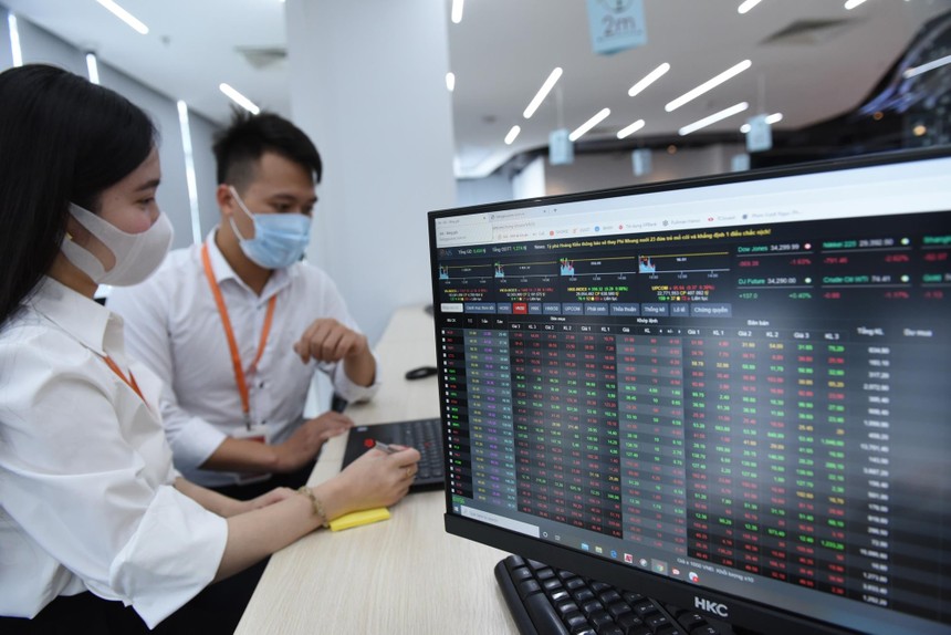 Cổ phiếu bất động sản nổi sóng