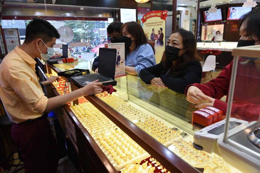 Giá vàng hôm nay ngày 23/3: Vàng vọt tăng sau quyết định tăng lãi suất của Fed 