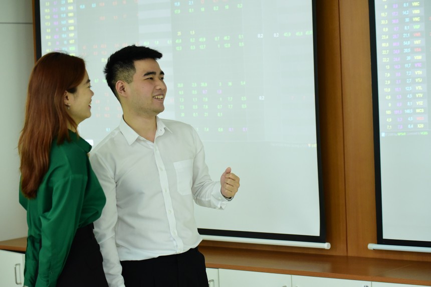 Dòng tiền lớn “đổ bộ” là điểm sáng của thị trường chứng khoán Việt Nam trong gần 2 tháng trở lại đây. Ảnh: Dũng Minh 