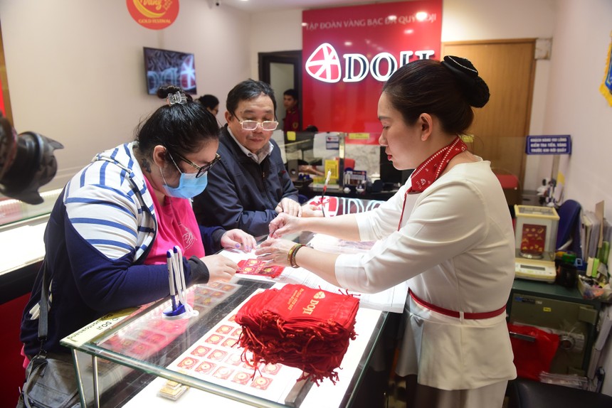 Giá vàng hôm nay ngày 27/12: Thế giới xác nhận đỉnh mới, vàng trong nước tăng mạnh