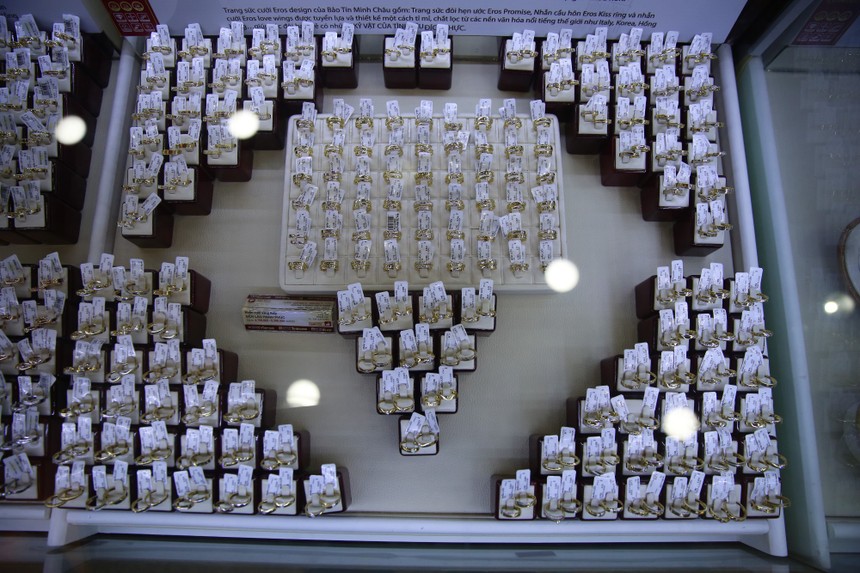 Giá vàng hôm nay ngày 24/6: Thế giới "chờ" tín hiệu mới, vàng nhẫn trong nước quay đầu giảm