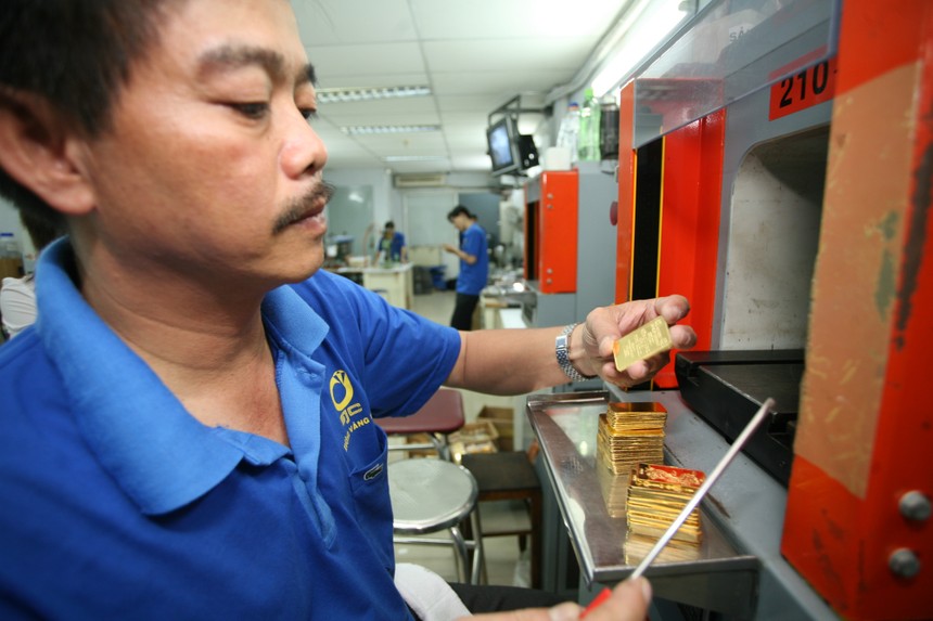 Giá vàng hôm nay ngày 18/8: Giá vàng đồng loạt hồi phục, SJC trở lại sát mốc 125 triệu đồng/lượng