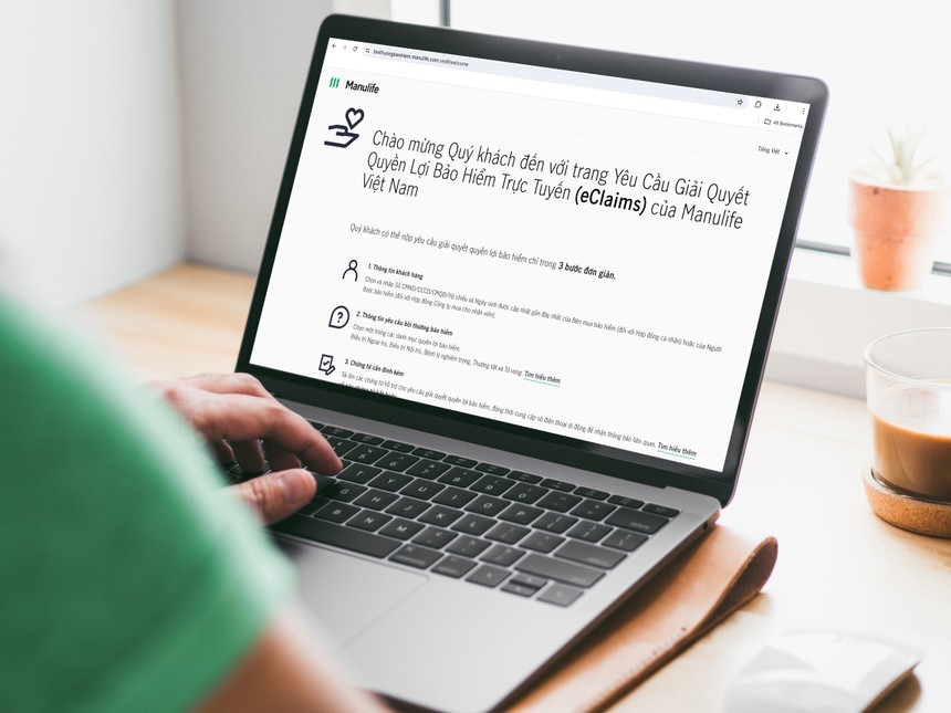 Manulife chi trả 1 tỷ đồng cho khách hàng đầu tiên vụ cháy ở ngõ 43 Trung Kính, Hà Nội