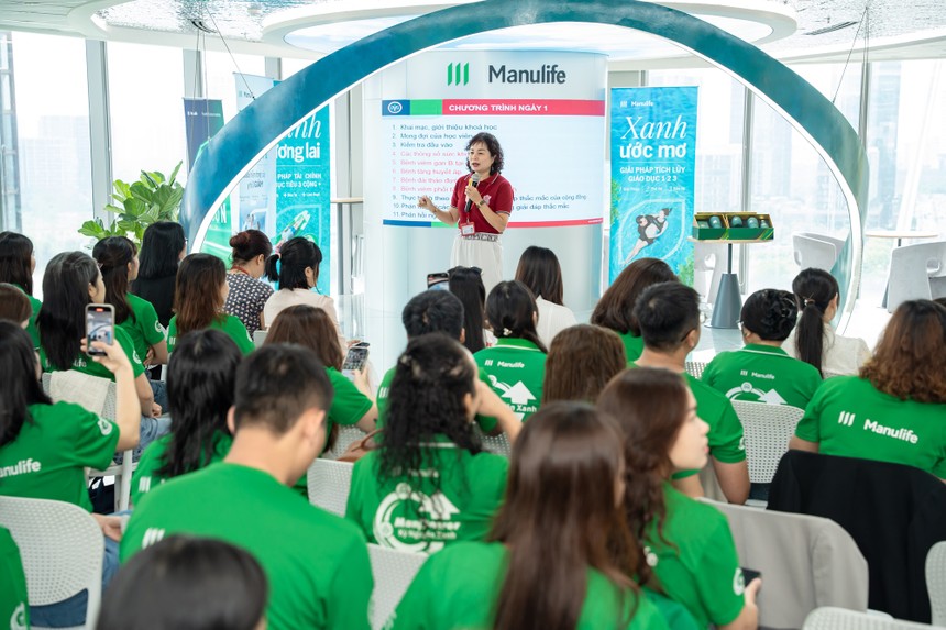 Tư vấn viên Manulife tham gia khóa đào tạo tại TP.HCM. Ảnh Huệ Ngọc