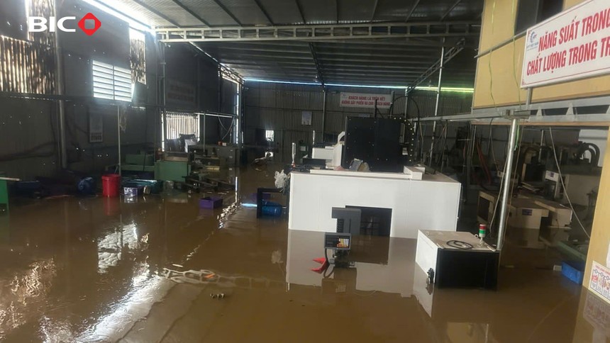 BIC vượt khó hỗ trợ khách hàng khi nước vẫn ngập cao (Hình ảnh tại Thái Nguyên) 