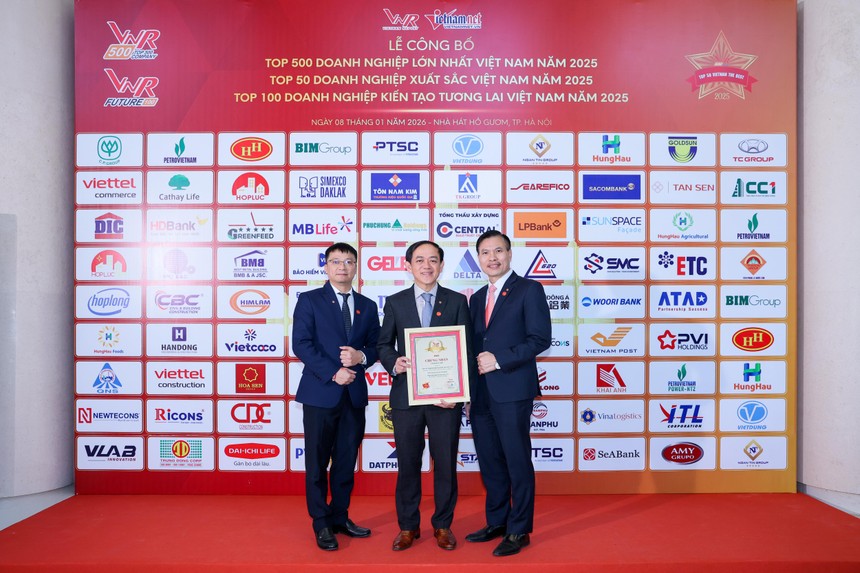 Hanwha Life 6 năm liền được vinh danh trong Top 500 Doanh nghiệp lớn nhất Việt Nam