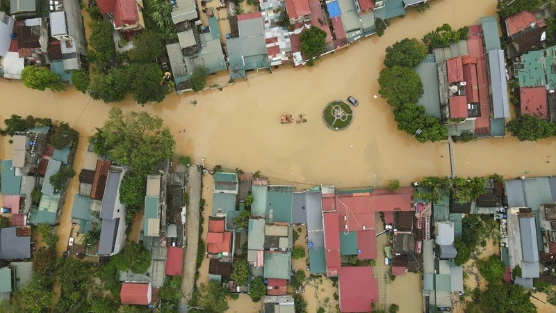 Nhiều tài sản của người dân, doanh nghiệp thiệt hại nặng nề sau bão.