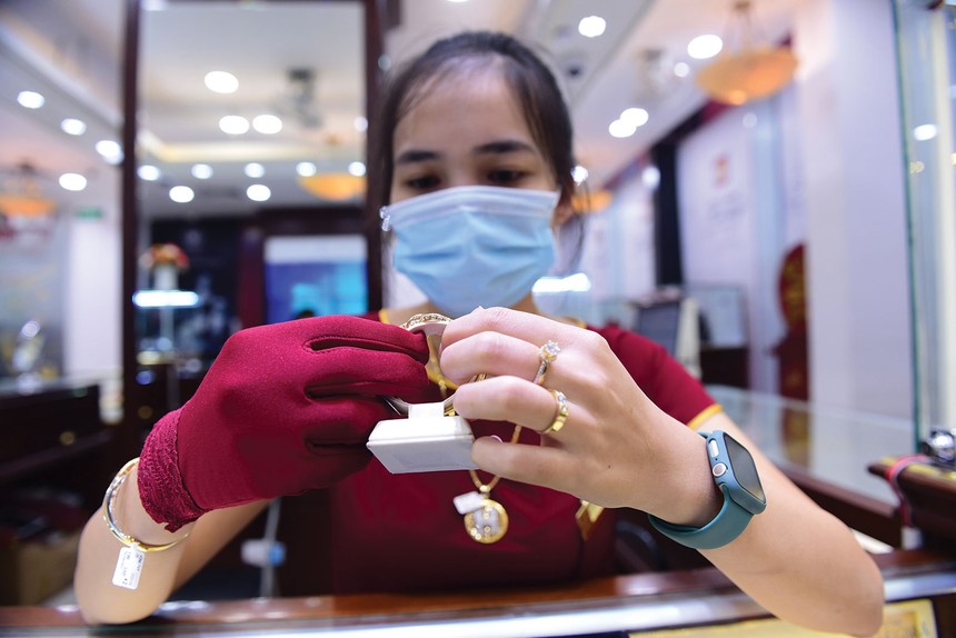 Giá vàng hôm nay ngày 11/2: Giá vàng trong nước giảm mạnh sau ngày vía Thần Tài