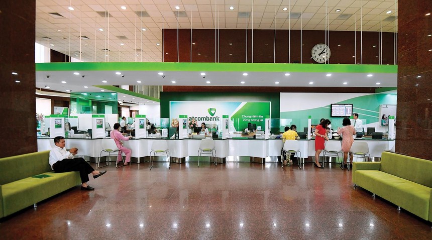 Nhiều ngân hàng tiếp tục giảm lãi suất huy động, qua đó giảm lãi suất cho vay nhằm hỗ trợ các doanh nghiệp vượt qua đại dịch