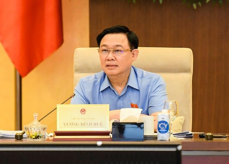 Chủ tịch Quốc hội Vương Đình Huệ phát biểu tại phiên họp.