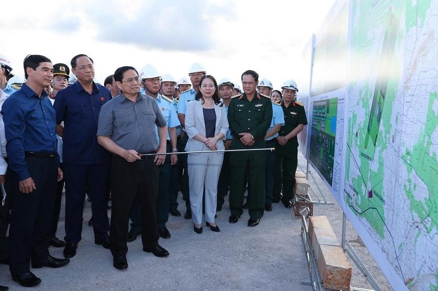 Thủ tướng yêu cầu các Bộ, ngành, địa phương, đơn vị đầu tư, nhà thầu phối hợp chặt chẽ, thúc đẩy các bước xây dựng dự án, đẩy nhanh hơn nữa tiến độ thi công. Ảnh: Nhật Bắc