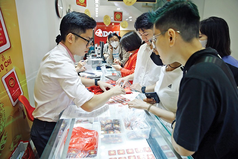 Giá vàng đang cao kỷ lục, nhưng các chuyên gia khuyến cáo nên thận trọng khi đầu tư vào kim loại quý này. Ảnh: Đức Thanh