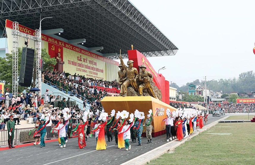 Sơ duyệt Lễ kỷ niệm 70 năm Chiến thắng Điện Biên Phủ Ảnh: Đức Thanh