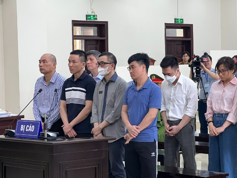 Các bị cáo trong phiên xét xử phúc thẩm.