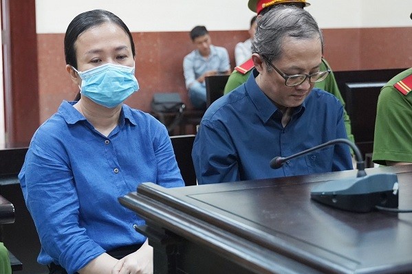 Bị cáo Nguyễn Lan Anh và bị cáo Nguyễn Minh Quân tại toà.