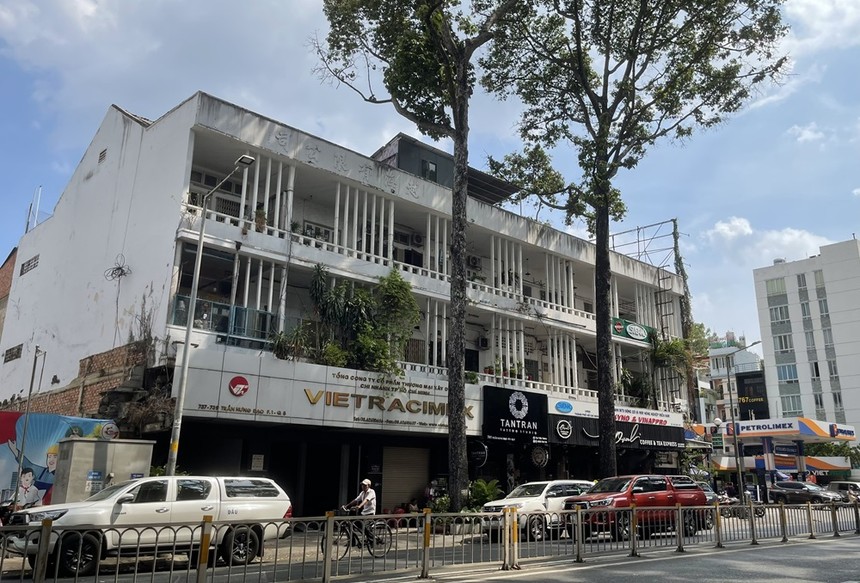 Địa chỉ nhà đất 737 - 739 Trần Hưng Đạo, quận 5, TP.HCM được Sở Tài nguyên và Môi trường TP.HCM thông báo đến 29 lần vẫn chưa tìm được đơn vị thẩm định giá đất. Ảnh: Trọng Tín