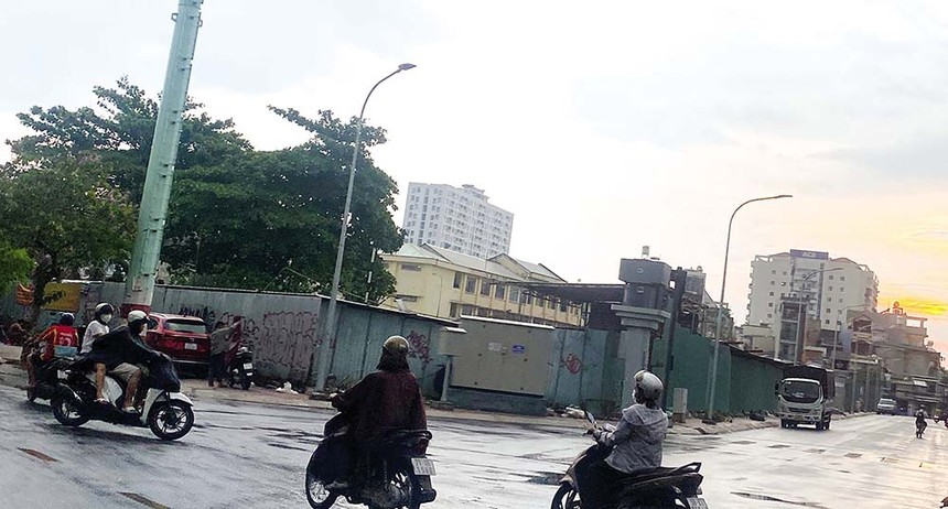 Dự án 220 - Bình Thới còn quây kín tôn