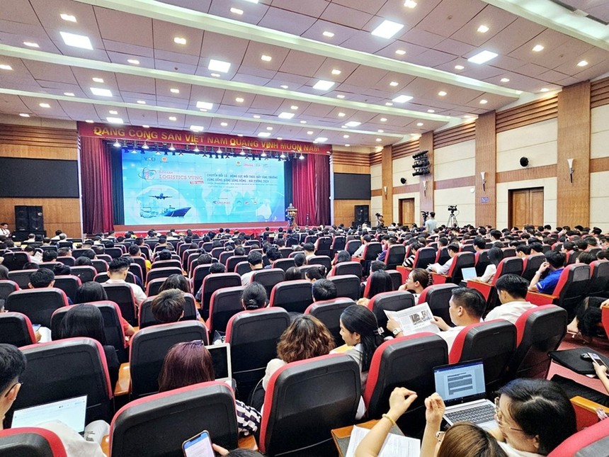 Toàn cảnh Diễn đàn Logistics Vùng Lần thứ V với chủ đề “Chuyển đổi số - động lực mới thúc đẩy tăng trưởng Vùng Đồng bằng sông Hồng - Hải Phòng 2024”. Ảnh - Thanh Sơn