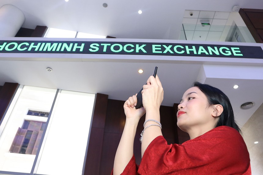 Nhiều ngân hàng vẫn đang ở ngoài sàn niêm yết, dù đã “ngấp nghé” từ lâu