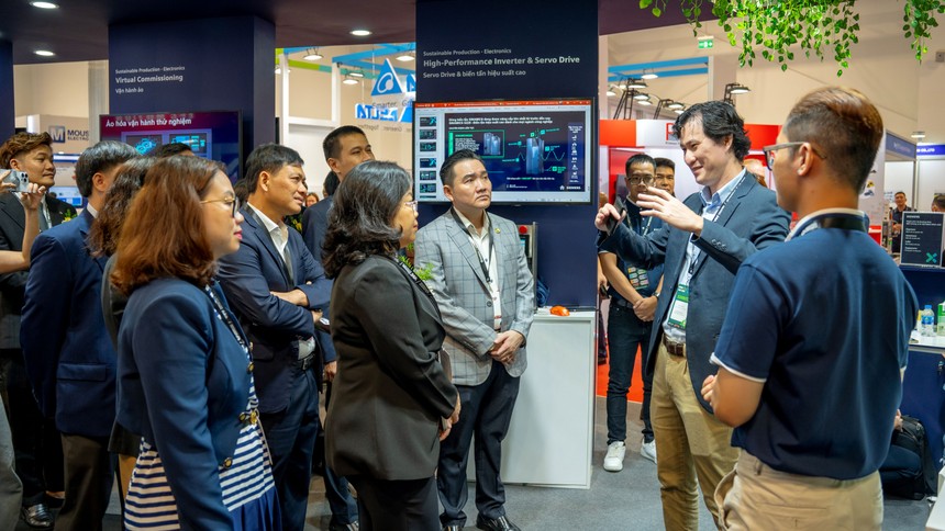 Đại diện Siemens giới thiệu các công nghệ mới