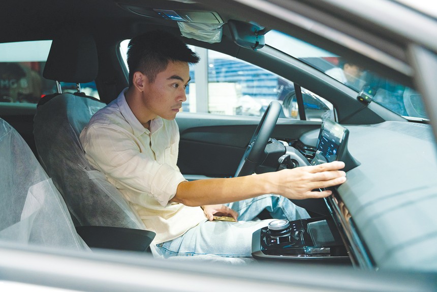 Người tiêu dùng dần có xu hướng chuyển từ xe xăng sang xe điện