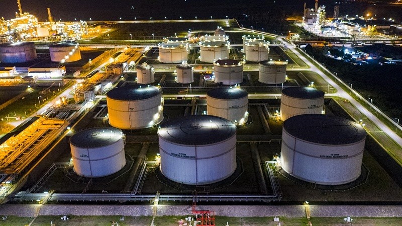 Quảng Ngãi phối hợp với Bộ Công thương xây dựng hoàn thiện và thực hiện Đề án xây dựng Trung tâm lọc, hóa dầu và năng lượng quốc gia tại Khu kinh tế Dung Quất. 