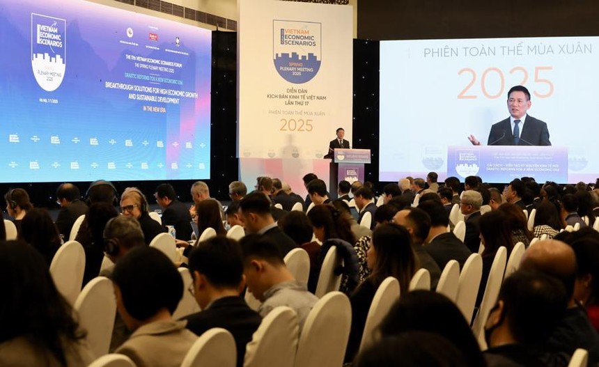 Phó thủ tướng Chính phủ Hồ Đức Phớc đã tham dự và và phát biểu chỉ đạo Diễn đàn Kịch bản kinh tế Việt Nam lần thứ 17, Phiên toàn thể mùa xuân năm 2025 chiều ngày 7/1/2025 