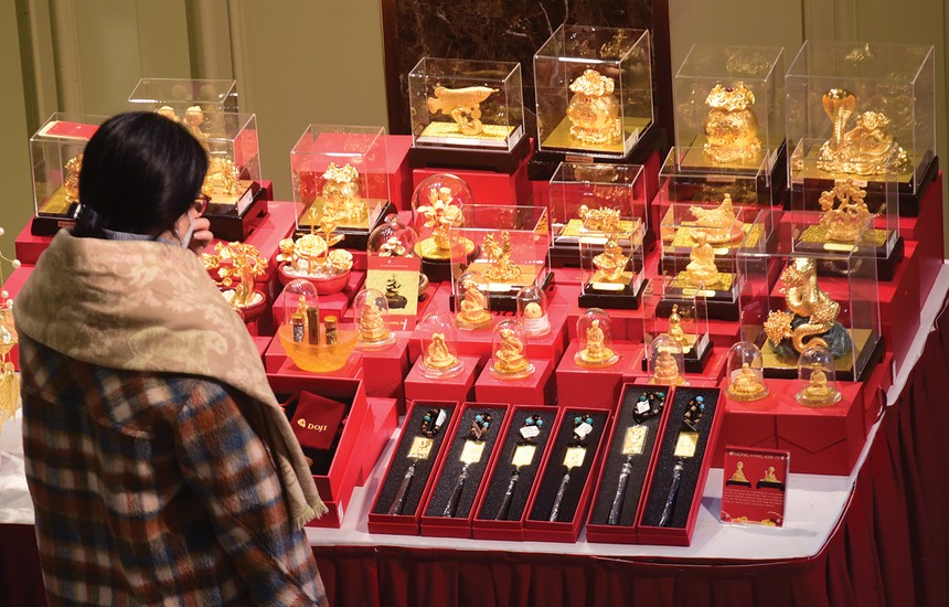 Giá vàng trong nước có thời điểm vượt 100 triệu đồng/lượng