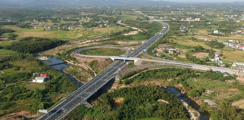 Hệ thống giao thông thuận lợi là điểm hấp dẫn các nhà đầu tư đến Quảng Ninh.