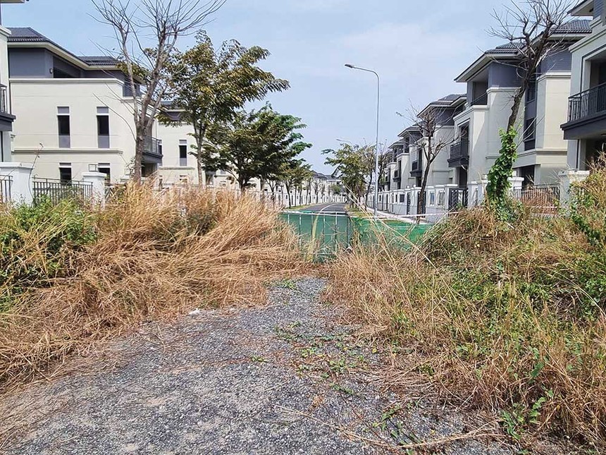 Một dự án nhà phố, biệt thự rộng 1.000 ha tại TP. Biên Hòa (tỉnh Đồng Nai) với giá bán hàng chục tỷ đồng/căn, nhưng không người ở. 