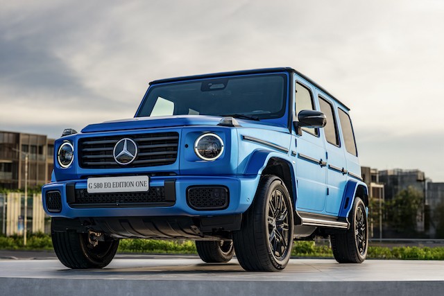 Bên cạnh Mercedes-Benz G 580 EQ phiên bản giới hạn EDITION ONE đã chính thức có mặt tại Việt Nam, mẫu G 580 EQ bản tiêu chuẩn dự kiến tiếp tục được mang về thị trường trong nước vào cuối năm 2025 với giá bán 7,75 tỷ đồng.