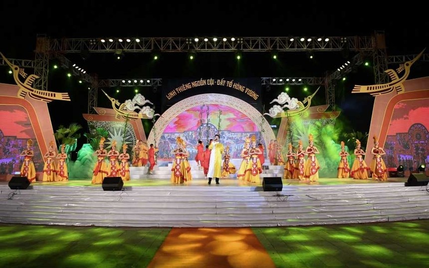 Trải nghiệm lắng đọng tại tour đêm “Linh thiêng nguồn cội” 