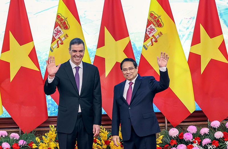 Thủ tướng Chính phủ Phạm Minh Chính và Thủ tướng Vương quốc Tây Ban Nha Pedro Sánchez. Ảnh: Đức Thanh 