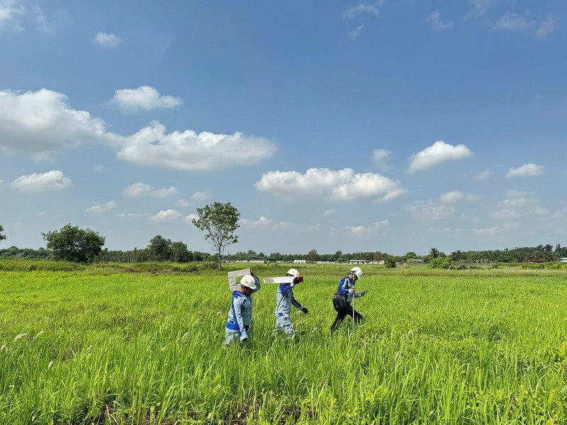 TP.HCM tiến hành cắm mốc để chuẩn bị giải phóng mặt bằng tuyến cao tốc TP.HCM - Mộc Bài. Ảnh: Lê Anh