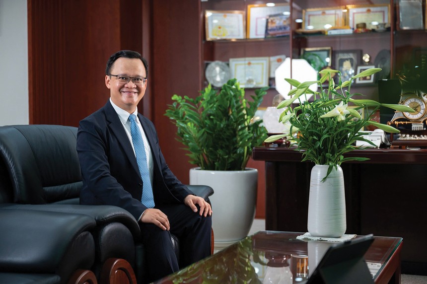 Ông Nguyễn Anh Tuấn, Phó chủ tịch Hiệp hội Bảo hiểm Việt Nam (IAV), Chủ tịch Tổng công ty cổ phần Tái bảo hiểm Quốc gia Việt Nam (Vinare, mã chứng khoán VNR) 