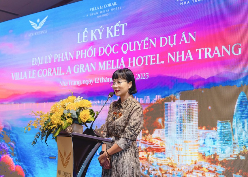 Bà Phạm Tú Cầu, Phó tổng giám đốc KDI Holdings phát biểu tại lễ ký kết.