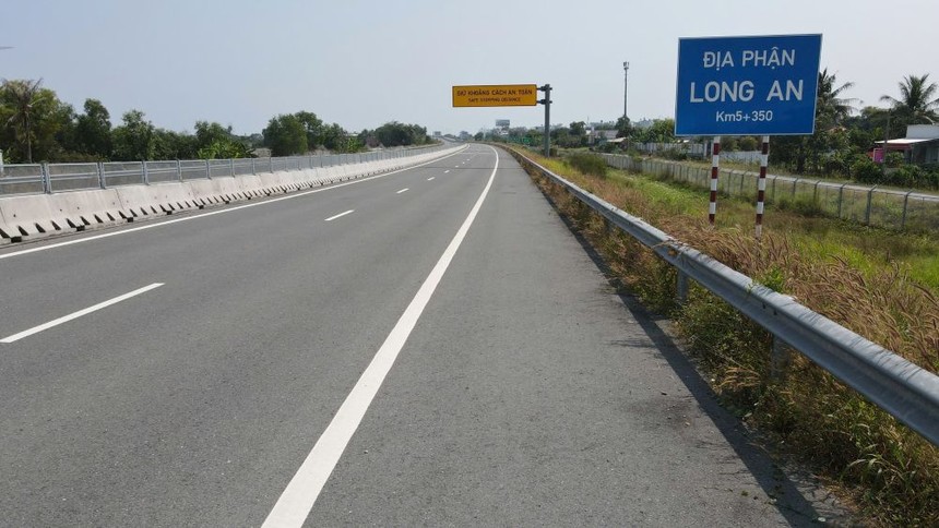 Một đoạn tuyến cao tốc Bến Lức - Long Thành chuẩn bị đưa vào khai thác. 