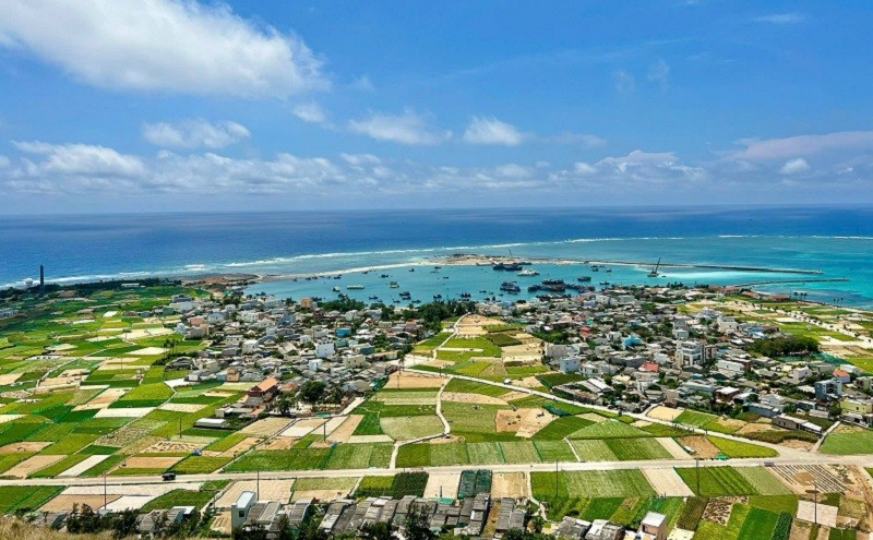 Quảng Ngãi định hướng quy hoạch cảng hàng không Lý Sơn với diện tích 161 ha, trong đó lấn biển hơn 127 ha. 