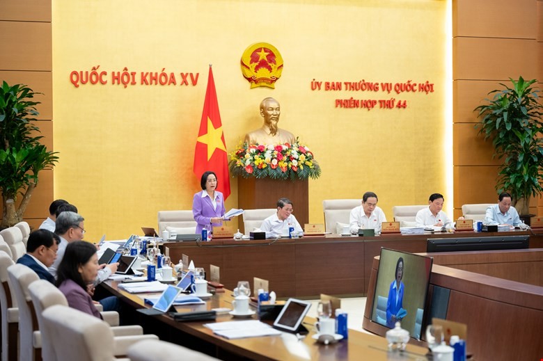 Phiên họp sáng 17/4 của Ủy ban Thường vụ Quốc hội. 