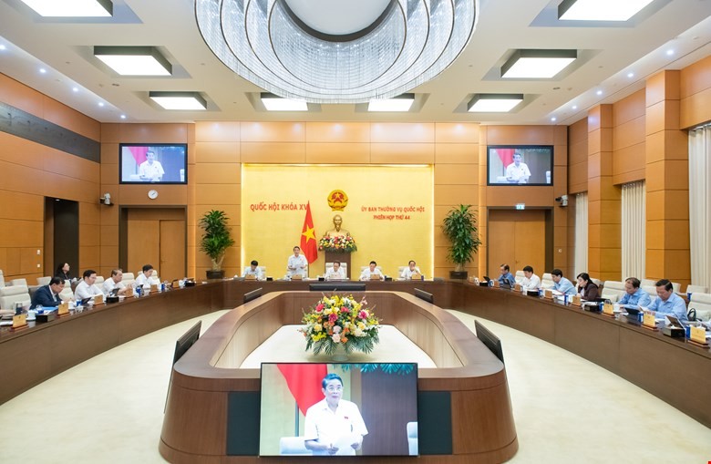 Phiên họp chiều 17/4 của Ủy ban Thường vụ Quốc hội. 