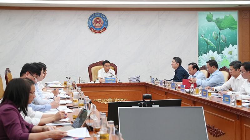 Bộ trưởng Bộ Tài chính Nguyễn Văn Thắng chủ trì hội nghị.