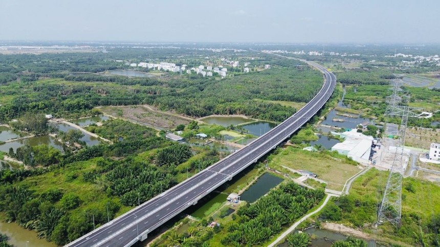 Một đoạn tuyến cao tốc Bến Lức - Long Thành chuẩn bị đưa vào khai thác vào ngày 19/4. 