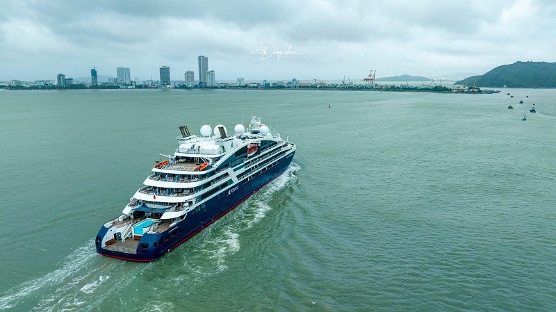 Cuối năm 2024, Bình Định liên tiếp đón 3 chuyến tàu biển du lịch quốc tế cập Cảng Quy Nhơn. Trong ảnh: tàu biển du lịch 5 sao Le Laperouse (quốc tịch Pháp) cập Cảng Quy Nhơn vào ngày 13/12/2024 (Ảnh: Dũng Nhân).
