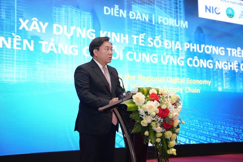 Ông Trần Duy Đông, Chủ tịch UBND tỉnh Vĩnh Phúc phát biểu tại Diễn đàn “Xây dựng kinh tế số địa phương trên nền tảng chuỗi cung ứng công nghệ cao”.