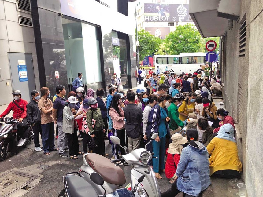 Hàng chục ngàn trái chủ Vạn Thịnh Phát đã khổ sở, còn bị lừa đảo online giăng bẫy. 