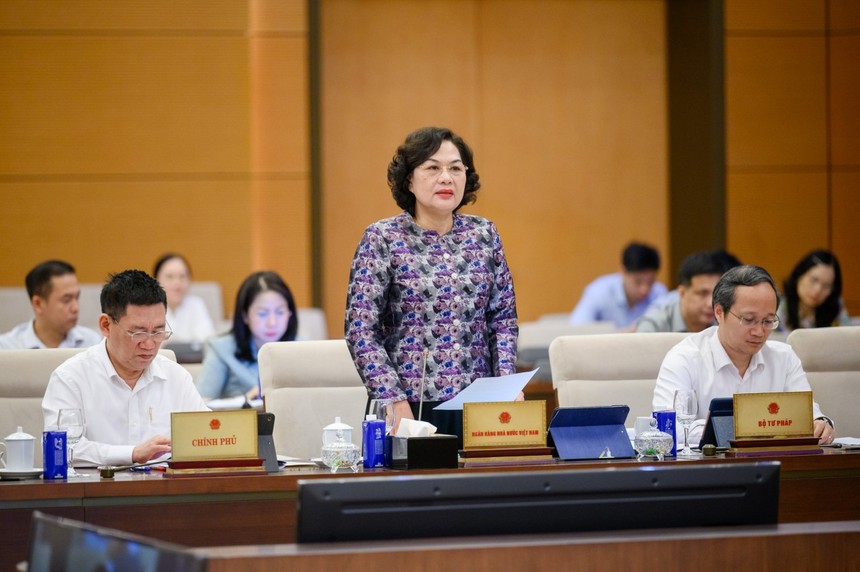 Thống đốc Ngân hàng Nhà nước Nguyễn Thị Hồng trình bày tại phiên họp của Ủy ban Thường vụ Quốc hội ngày 24/4. 