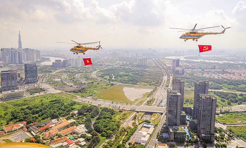 TP.HCM nói riêng, cả nước nói chung đang ngày càng lớn mạnh, phát triển trên nhiều lĩnh vực, sẵn sàng bước vào kỷ nguyên mới - Kỷ nguyên vươn mình của dân tộc. Trong ảnh: TP.HCM trong không khí tưng bừng kỷ niệm 50 năm Ngày Giải phóng miền Nam, thống nhất đất nước. Ảnh: Lê Tiến 