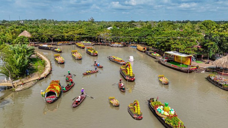 Chợ nổi hoa trái Mỹ Khánh tại Làng du lịch sinh thái Mỹ Khánh huyện Phong Điền, TP. Cần Thơ là địa điểm hấp dẫn du khách trong dịp nghỉ lễ. Nguồn: TTPTDL Cần Thơ